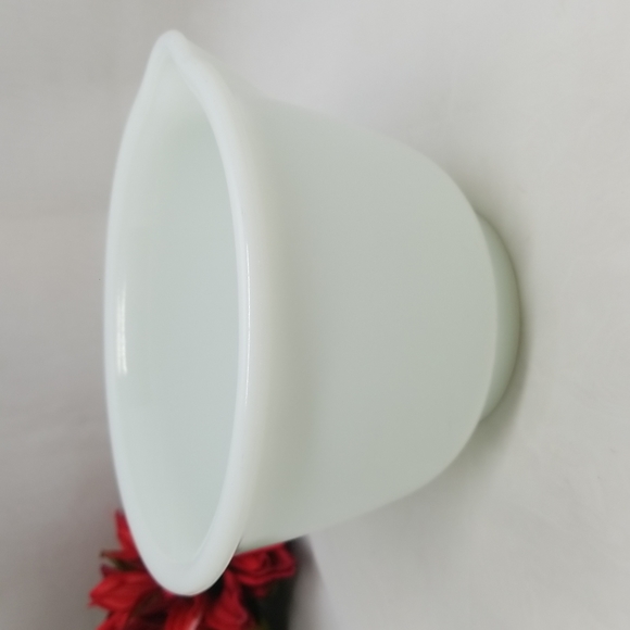 Hamilton Beach Milk Glass Mixing Bowl - Picture 1 of 13